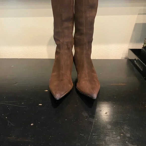 FENDI SUEDE BOOTS PREOWNED SIZE-7.5